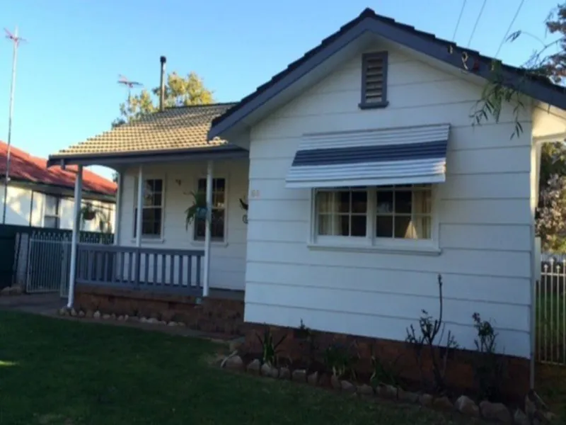 Neat & Tidy Family Home!