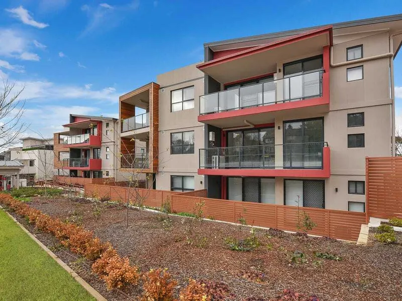 MODERN CONVENIENCE CLOSE TO LEURA MALL