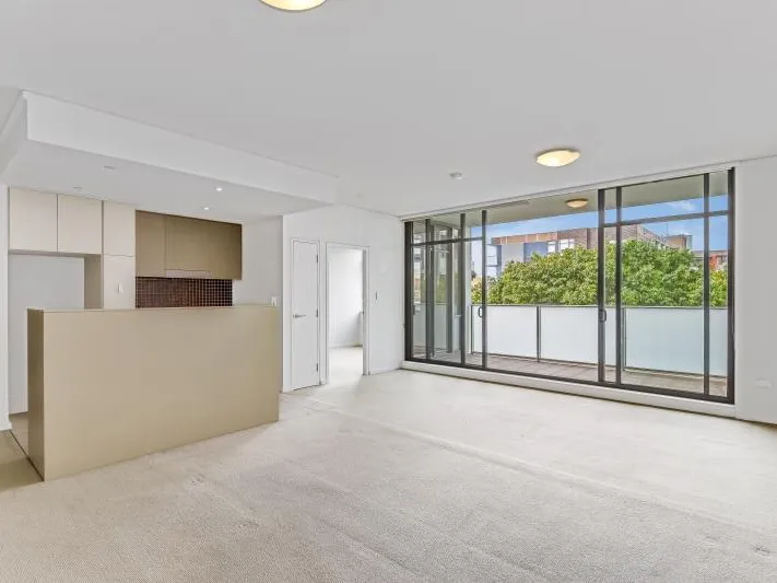 MODERN ONE BEDROOM APARTMENT IN SOUGHT AFTER PACIFIC SQUARE
