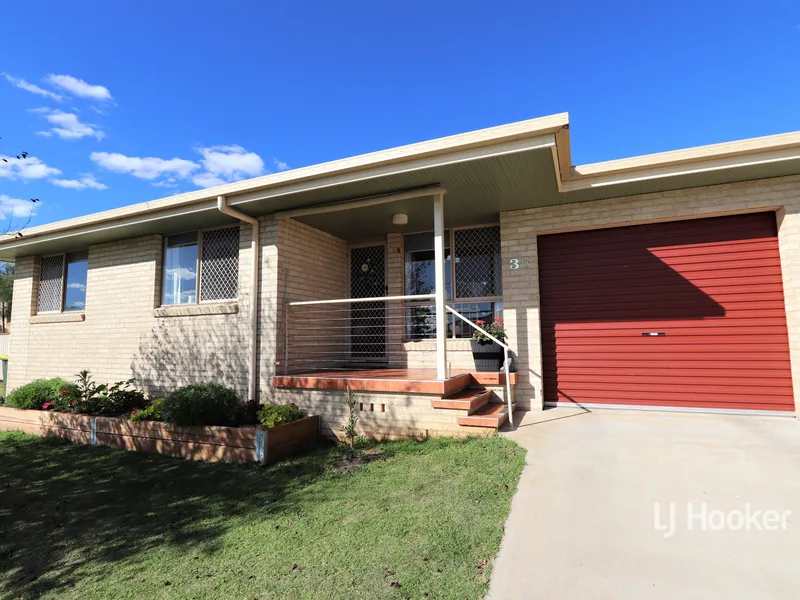 Tidy Brick Duplex Close to Lake Inverell