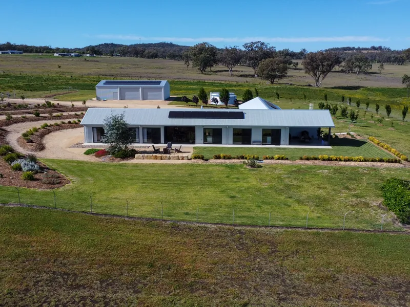 Large acreage - Custom Built Home - First Class Facilities