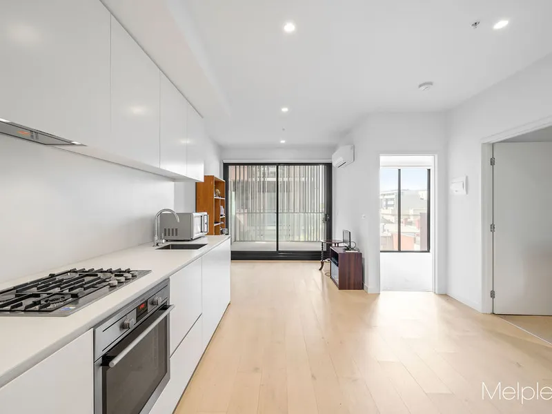 Light-filled Luxury with Central Richmond Locale