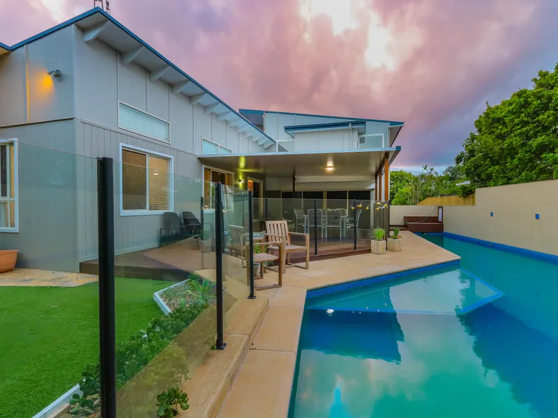 Large Casuarina family house with pool 
