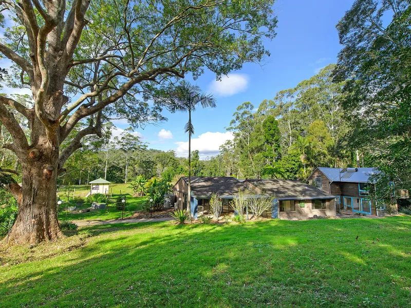 Acreage retreat with room for the extended family 