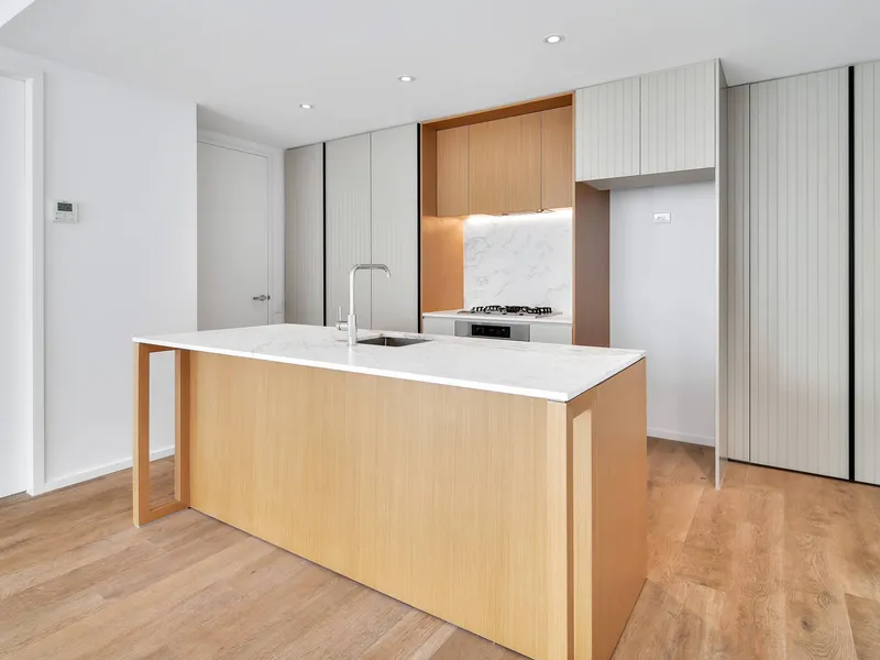 Designer one bedroom apartment within the luxurious 'Quartet'