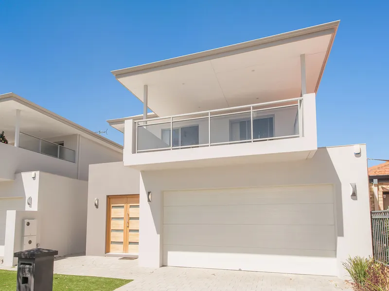 Modern Family Home (pet friendly)