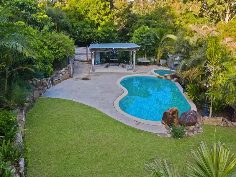 The Perfect Acre: Pool, Sheds, Privacy!