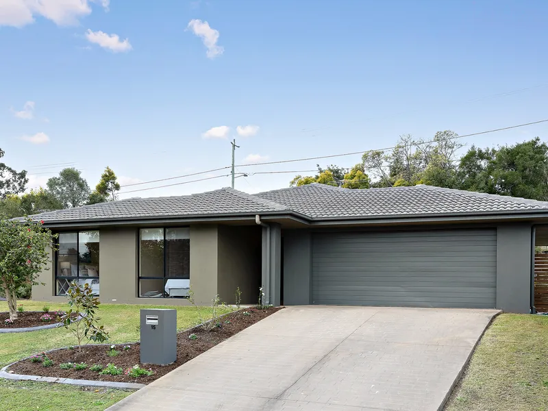 CONTEMPORARY FAMILY PERFECTION IN SOUGHT-AFTER LOCATION