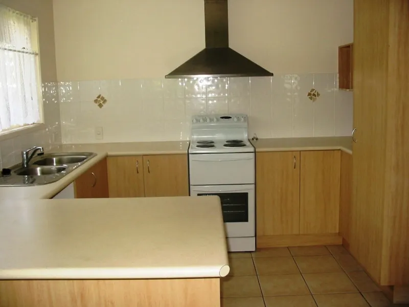 Quiet Complex /End Unit Plenty Of Parking