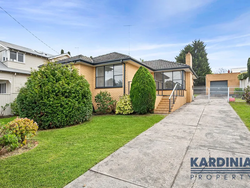 Newly Renovated - Gardening included