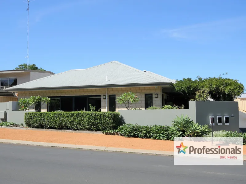 Magnificent River Views!