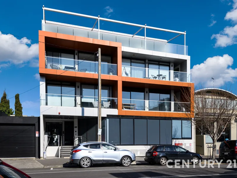 LUXURY LIVING IN BRIGHTON!