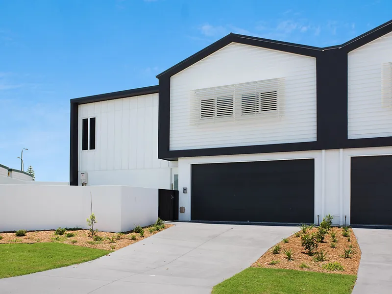 LUXURY LIVING NEAR MARINA