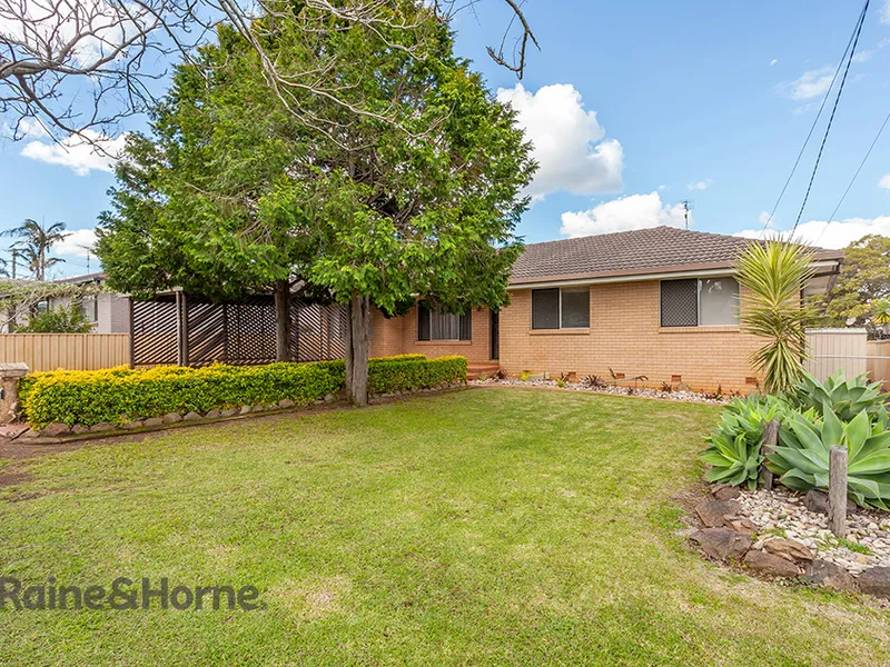 Renovated Three Bedroom home in Prime Centenary Heights location!