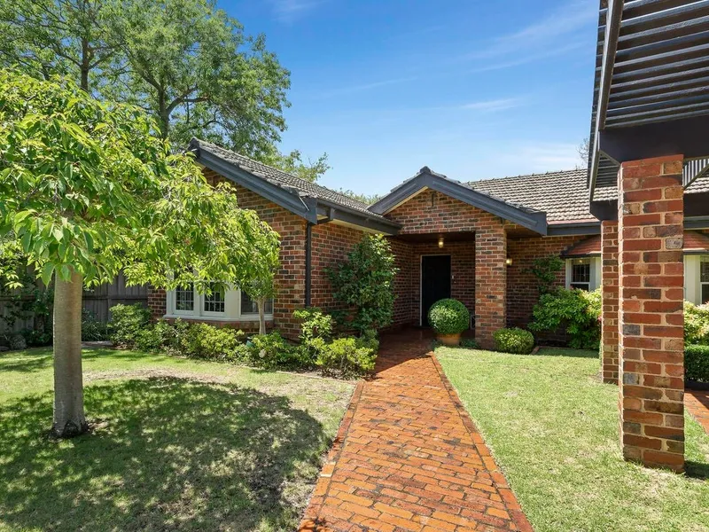 BLUE CHIP LOCATION-WALK TO CHURCH STREET, THE BEACH AND SCHOOLS