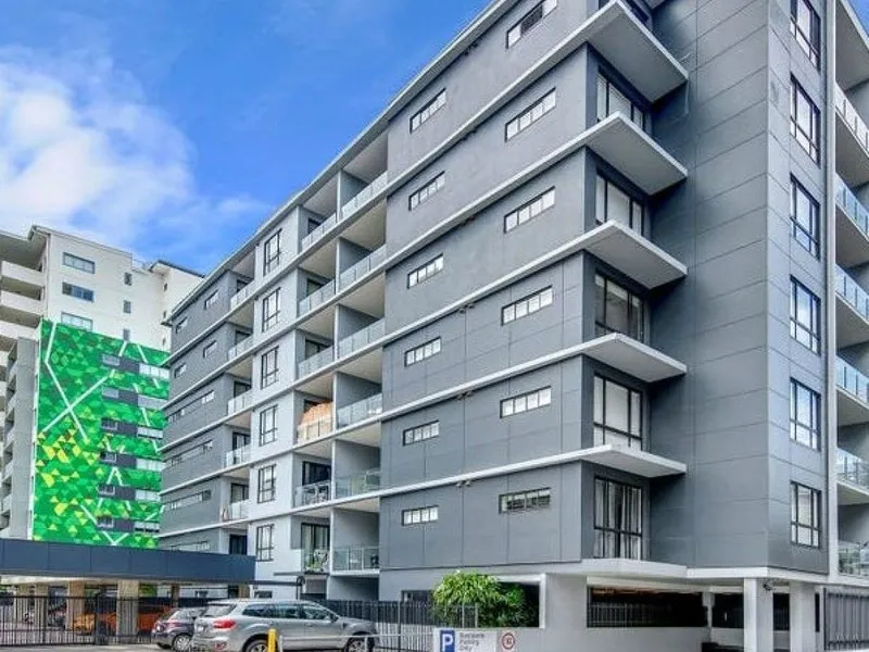 1BED 1BATH 1CAR PARK + STUDY