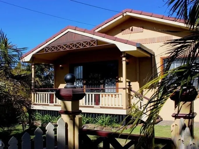 ~ Gorgeous Double Gable Home ~