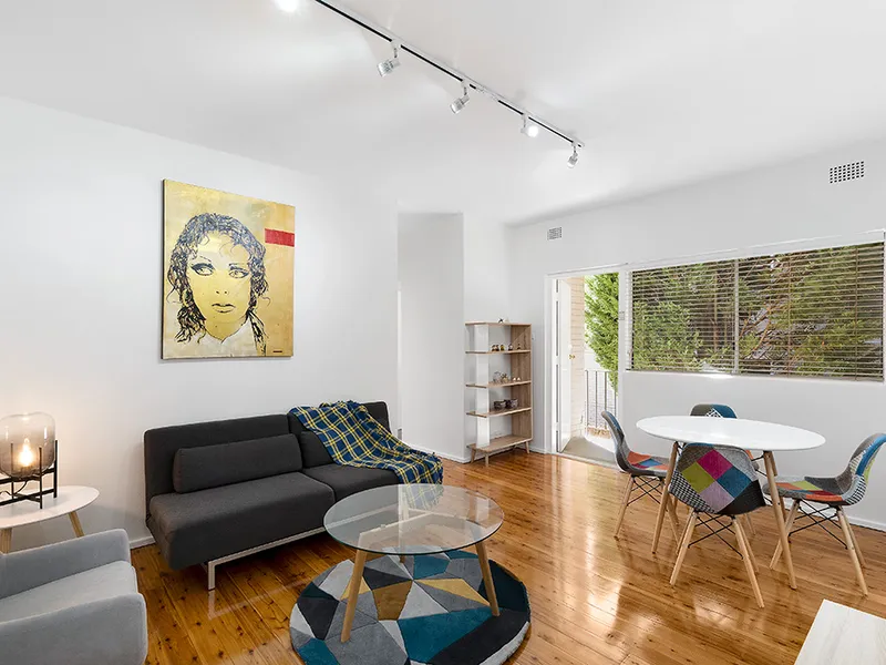 Vibrantly Renovated Unit 