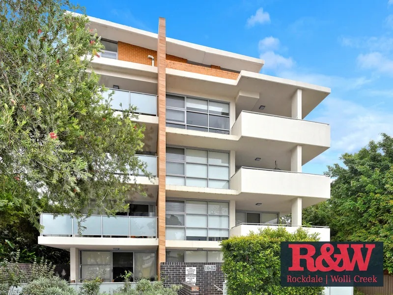 Impeccably Presented 2 Bedroom Apartment