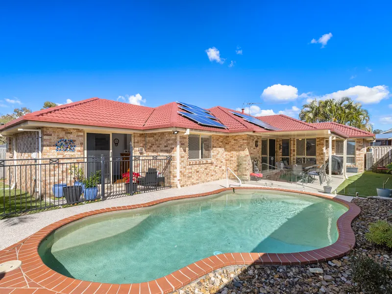 A HIDDEN GEM, SPARKLING POOL, LOCATION AND MORE...