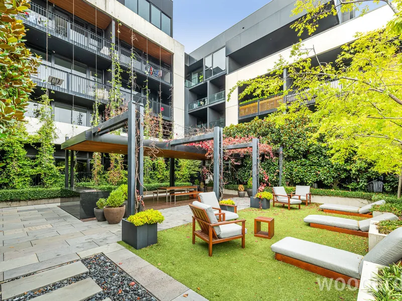 Ebony – Designer luxury and tranquil leafy vistas