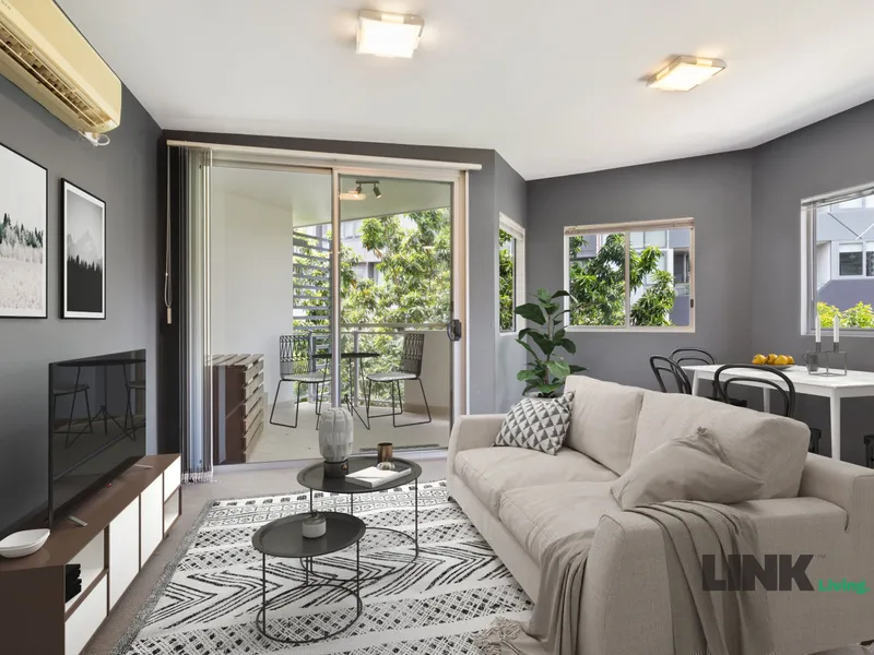 Spacious 1 Bedroom Apartment in Fabulous Location