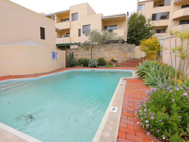 EASY LIVING IN THE HEART OF VIC PARK