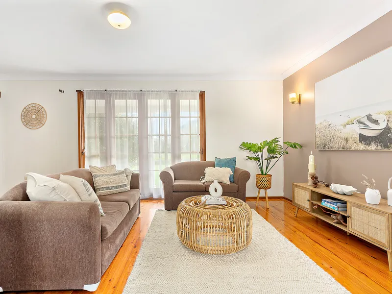 Quaint Home on Level Block with Oceans Views