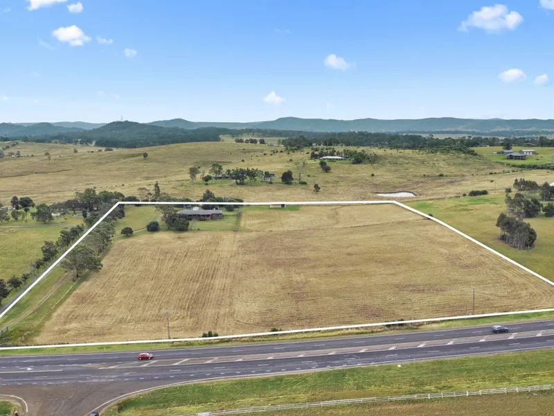 Country surrounds close to conveniences