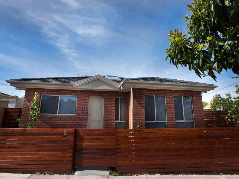 Light Bright Modern 2 Bedroom townhouse