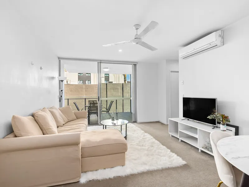 Light 'N Bright Contemporary Gem