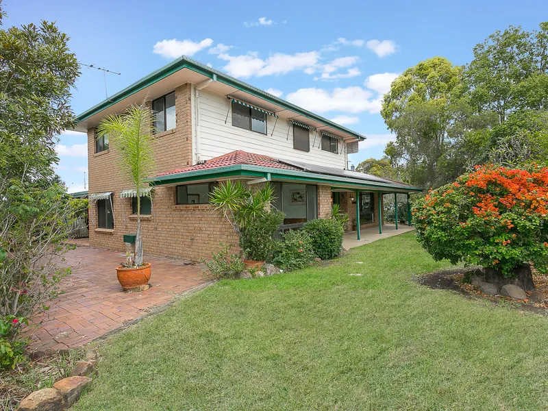 THE BIG REVEAL. TWO LEVELS OF LIVING ON 877M2.