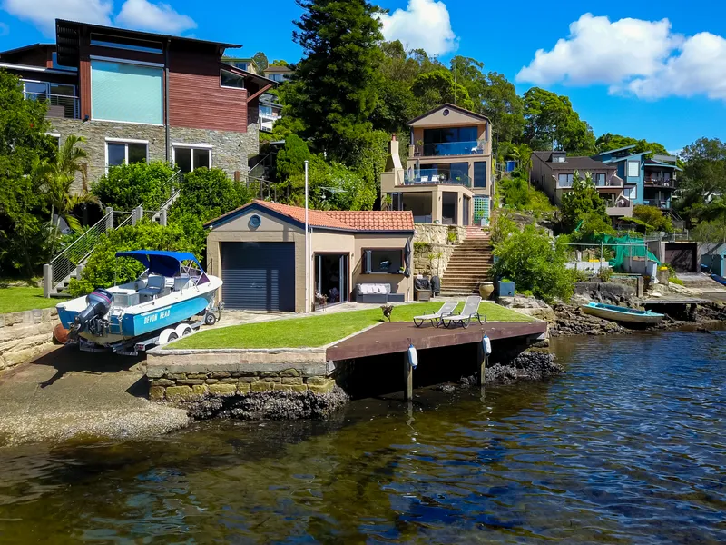 IMPRESSIVE WATERFRONT