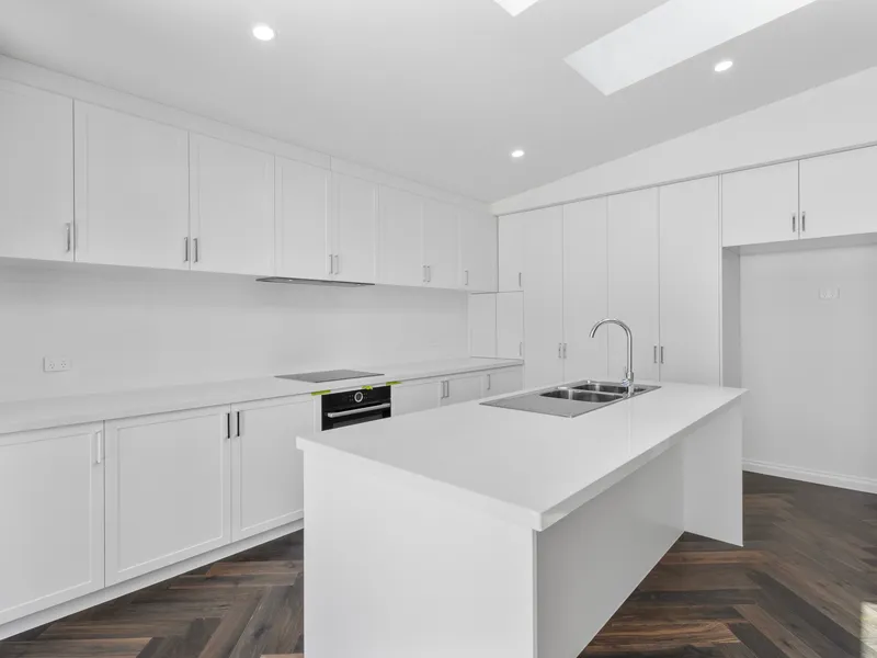 NEWLY RENOVATED 4-BEDROOM + STUDY HOUSE IN PORT MELBOURNE