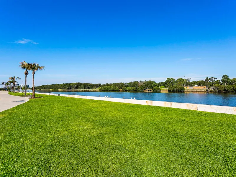 Spacious Apartment | Sensational design | Close to transport | Astonishing Views | Luxury Lifestyle