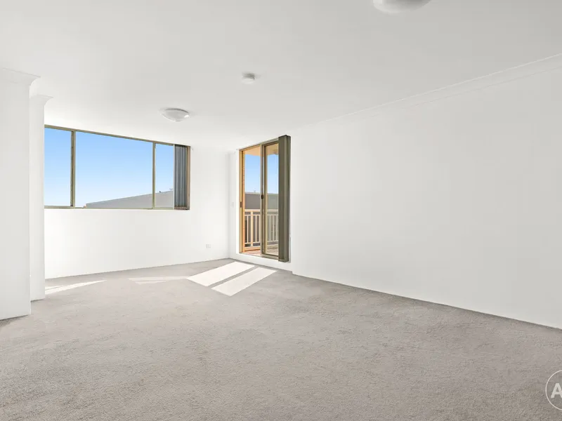 Freshly Painted Two Bedroom Apartment In The Heart Of Maroubra Junction