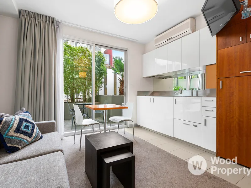 Furnished Studio Apartment with Courtyard on Fitzroy Street!