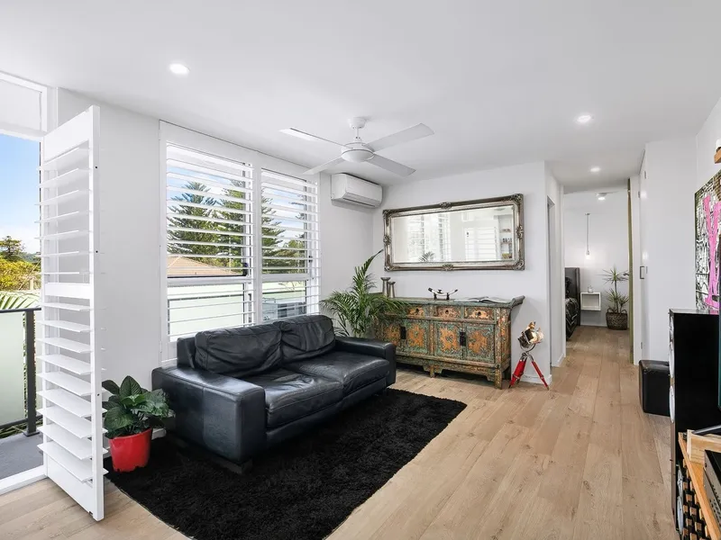 Modern & Stylish Apartment With Leafy Views