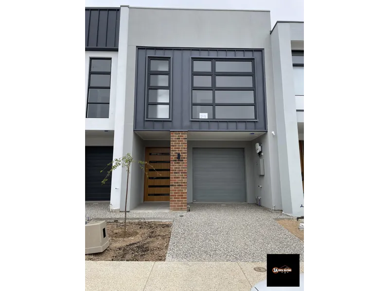 Brand New 3 Bedroom Home backing onto lovely lake, parklands and adventure playground.