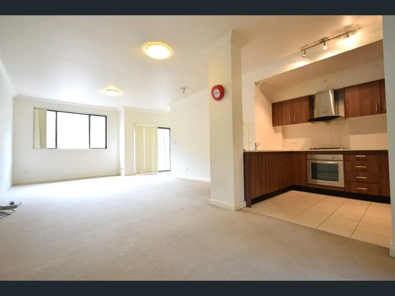 ELEGANT TOWNHOUSE WITH SPACE & STYLE