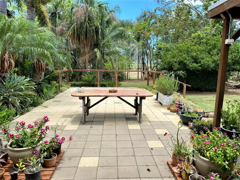4 Bedroom Home set on 2 Acres [approx.]