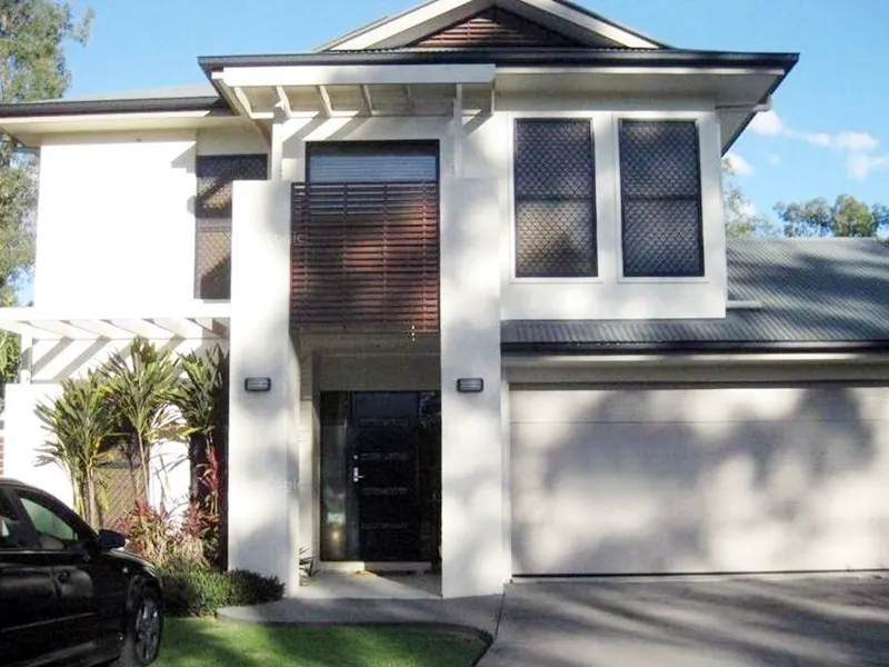 Large family home with POOL!