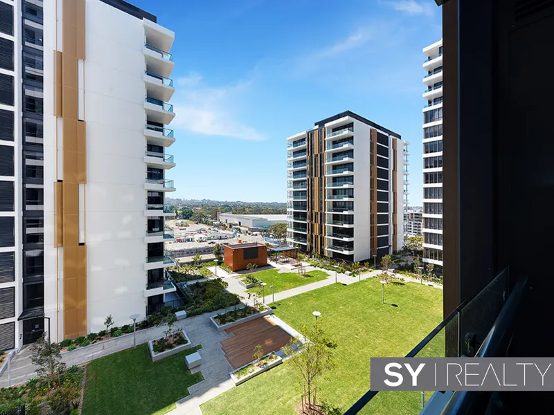 North facing luxury two bedrooms apartment next to Westfield