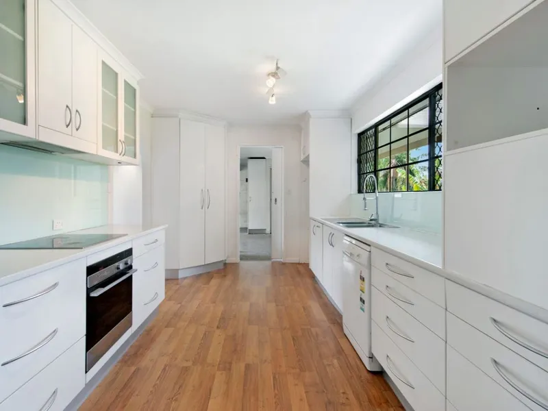 SPACIOUS FAMILY HOME FOR RENT ON MASSIVE BLOCK READY NOW