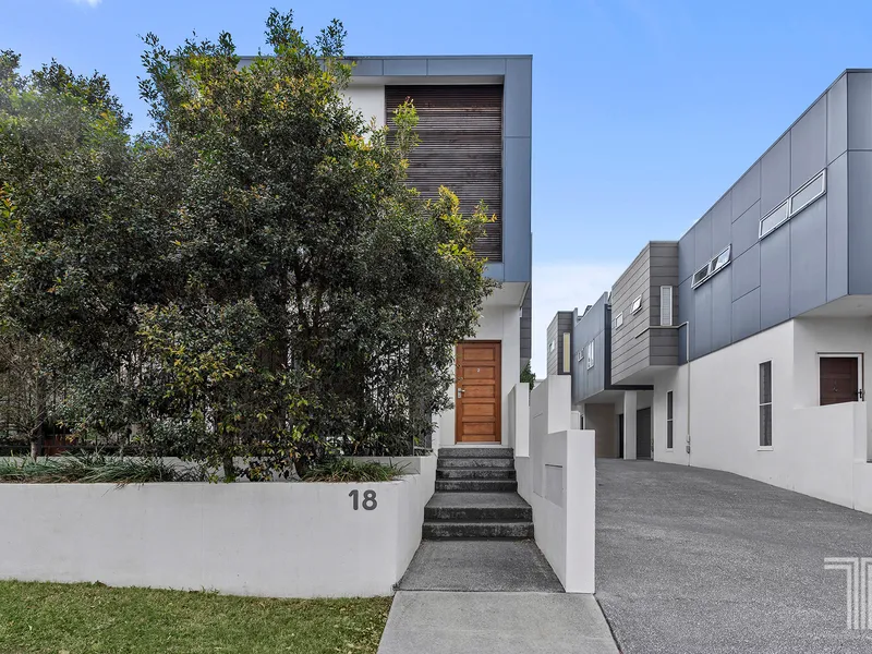 Elegantly presented unit in the heart of Carina