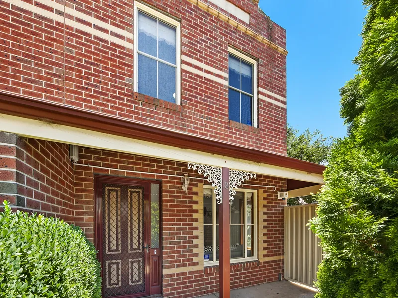 Lake Wendouree Living Close to CBD & Hospital