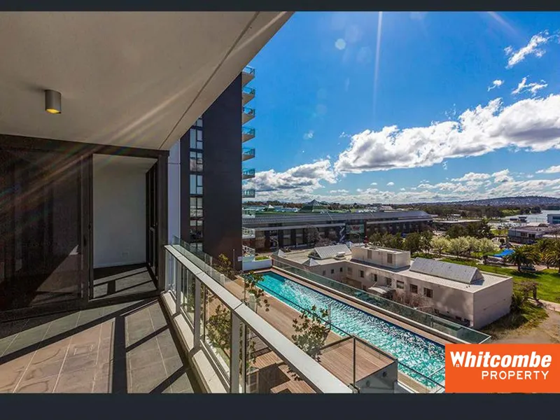 North facing spacious 2 bedroom apartment next to Westfield Shopping Centre!