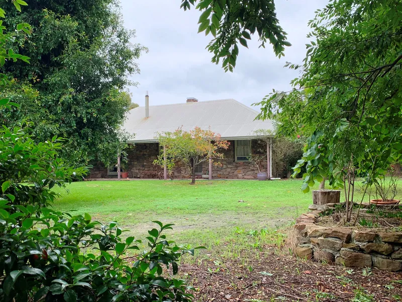 STONE CHARACTER COTTAGE …