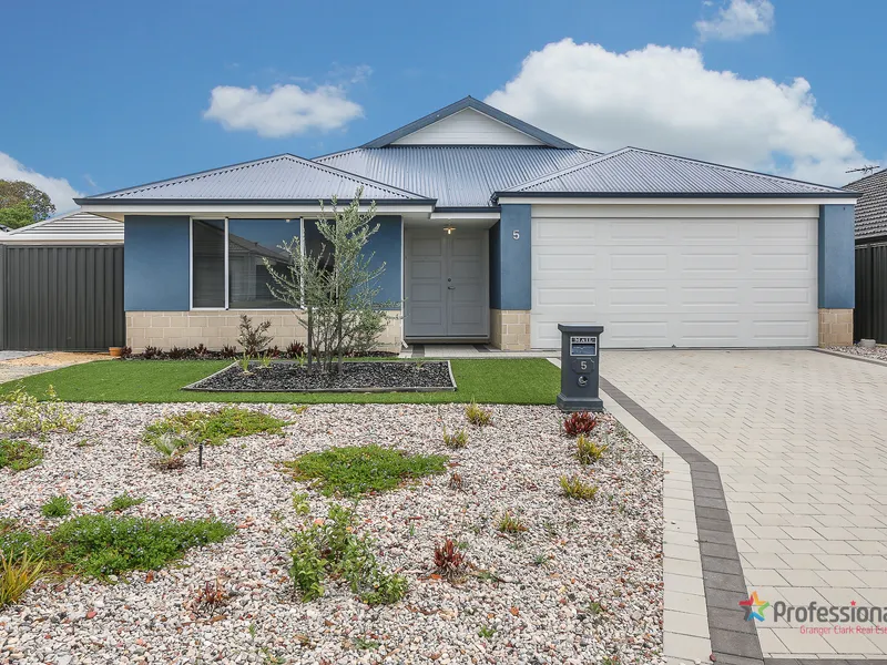 SIDE ACCESS EASY MAINTAINED FAMILY HOME