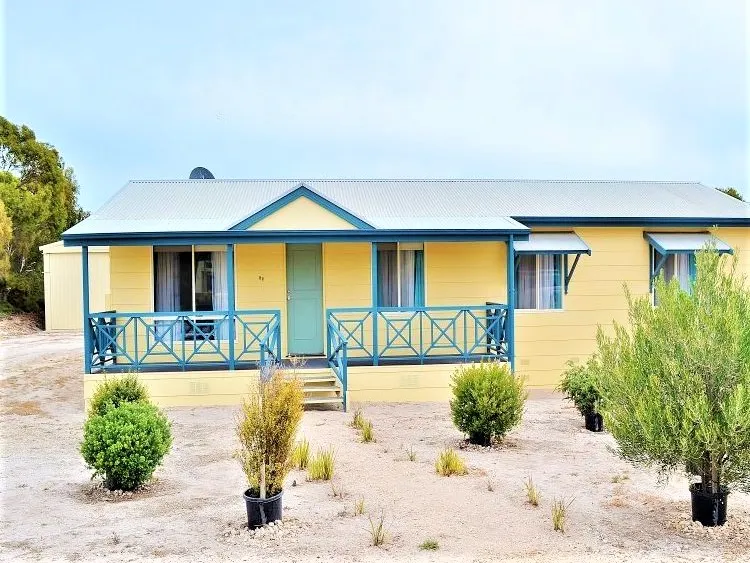 Minutes Walk to the Beach; This comfortable home is spacious & much loved, 4-bedroom family holiday home, a large garden & ample off-street parking.  